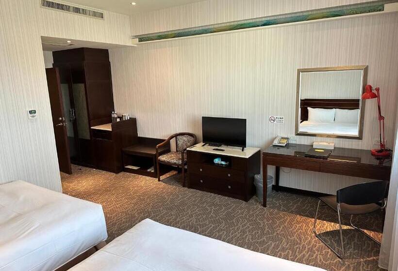 اتاق لوکس چهار تخته, Young Soarlan Hotel   Tainan