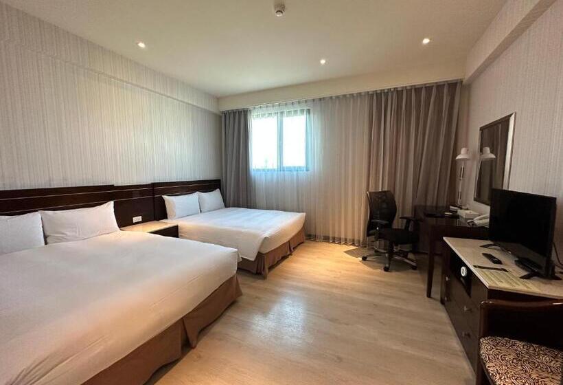 اتاق لوکس چهار تخته, Young Soarlan Hotel   Tainan