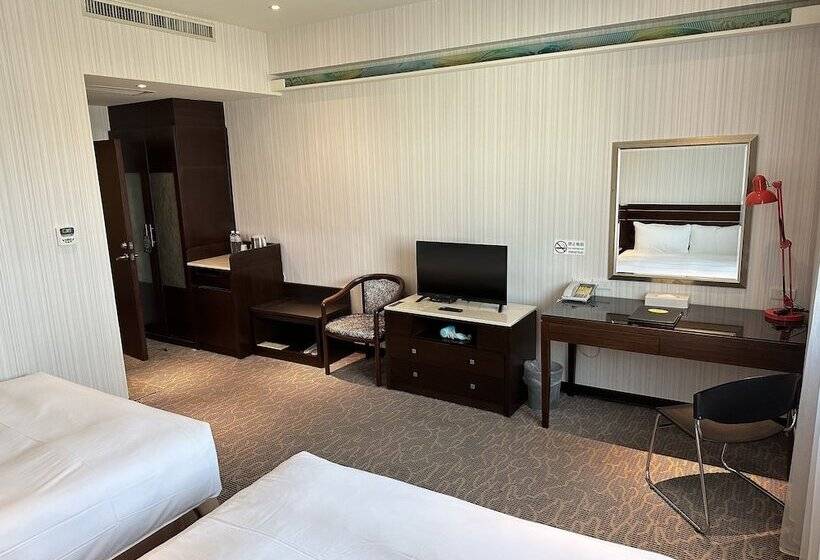 اتاق لوکس چهار تخته, Young Soarlan Hotel   Tainan