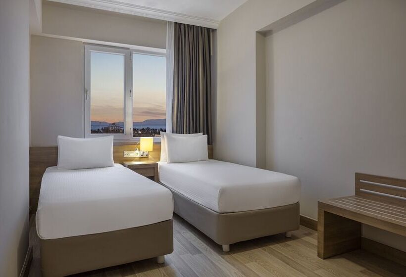 Family Suite, Wyndham Garden Lara
