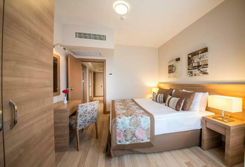 Family Suite, Wyndham Garden Lara