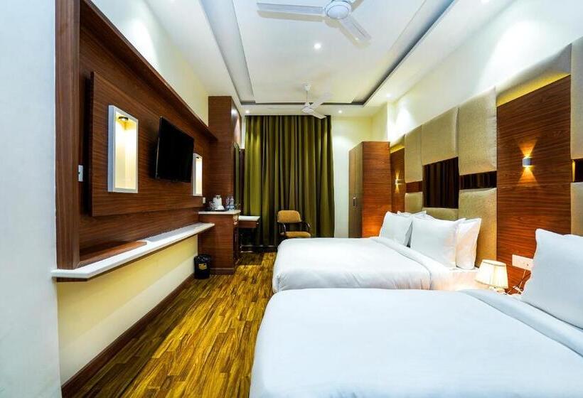 豪华三人间, Aura Grand By Levelup Hotels