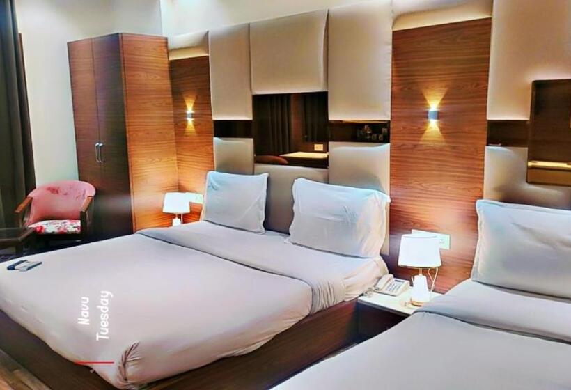 豪华三人间, Aura Grand By Levelup Hotels