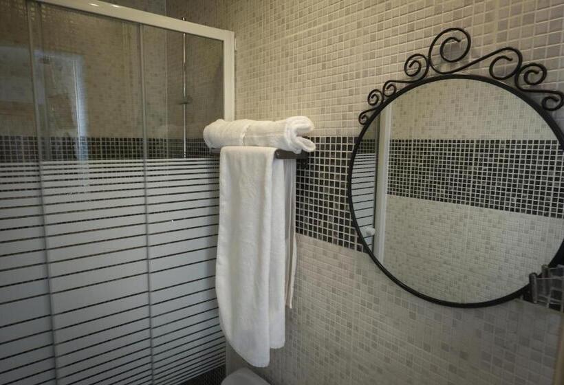اتاق استاندارد سه نفره, Grand Hôtel De Clermont