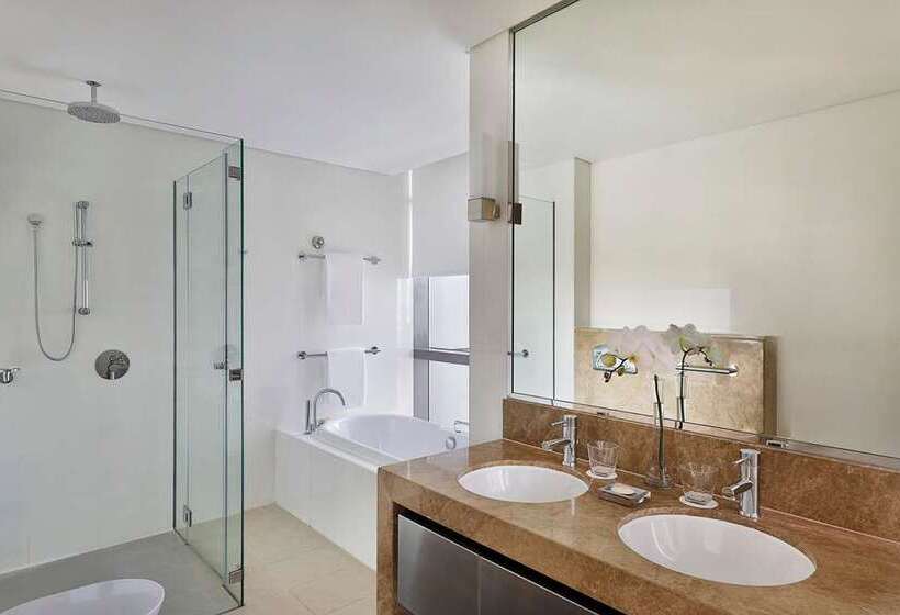 Апартаменты 3 Спальни, Doubletree By Hilton Abu Dhabi Yas Island Residences