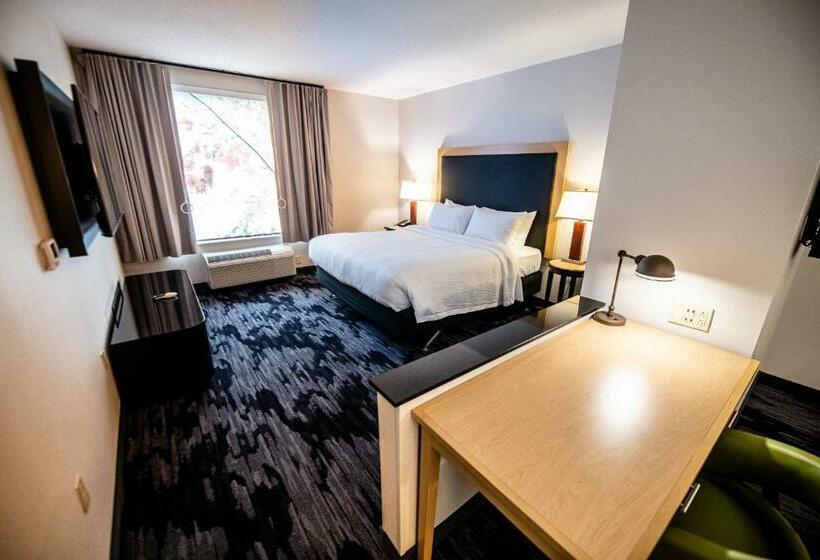 מיטת קינג בסוויטה, Fairfield By Marriott Inn & Suites Washington Casino Area