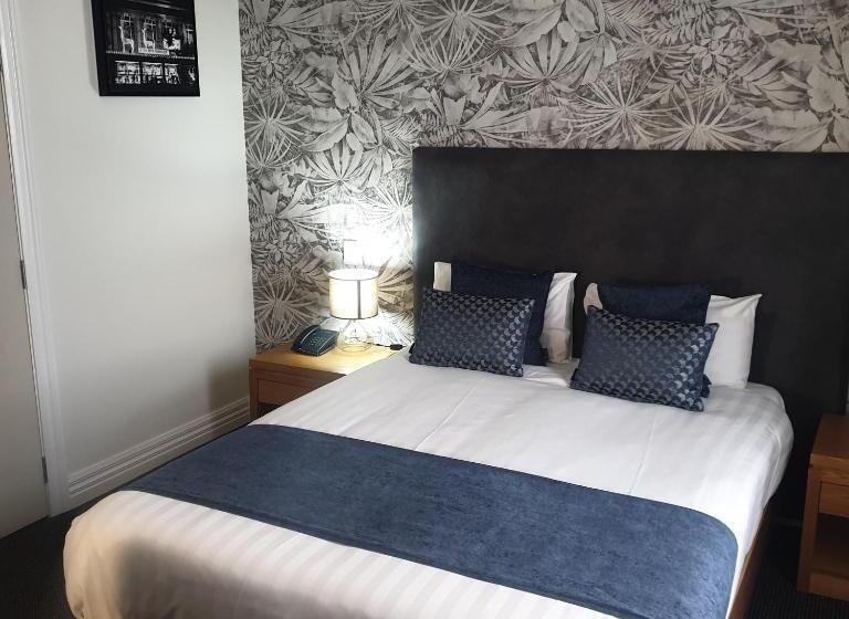 Номер Superior, Ramada By Wyndham Hamilton City Center