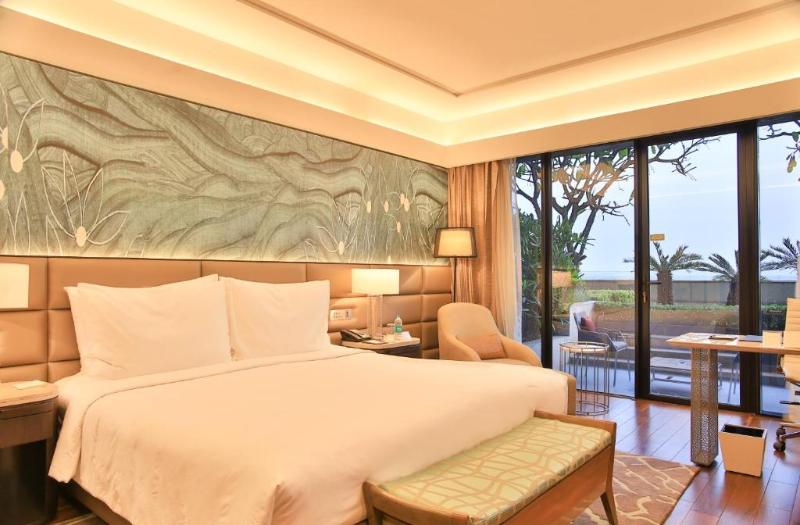 اتاق کلاب, The Leela Ambience Convention Hotel Delhi