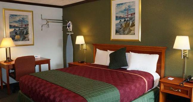 스탠다드 룸 킹사이즈 침대, Rodeway Inn Chico University Area