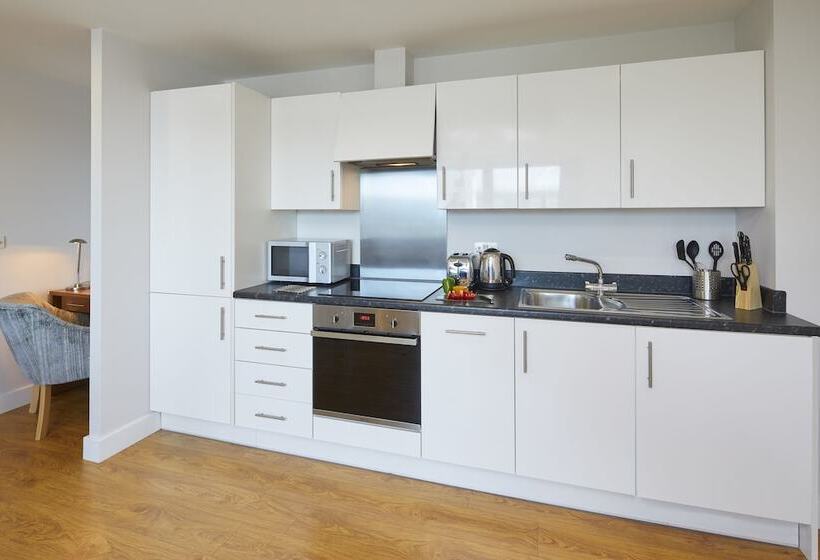 Студия Стандарт, Hq Aparthotel Farnborough