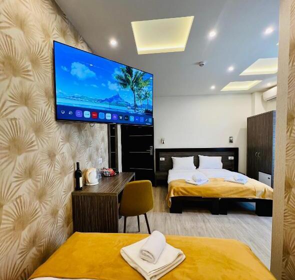 اتاق استاندارد چهار تخته, Side One Design Hotel Garni