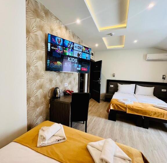 اتاق استاندارد چهار تخته, Side One Design Hotel Garni