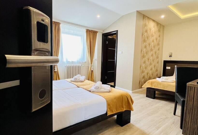 اتاق استاندارد چهار تخته, Side One Design Hotel Garni