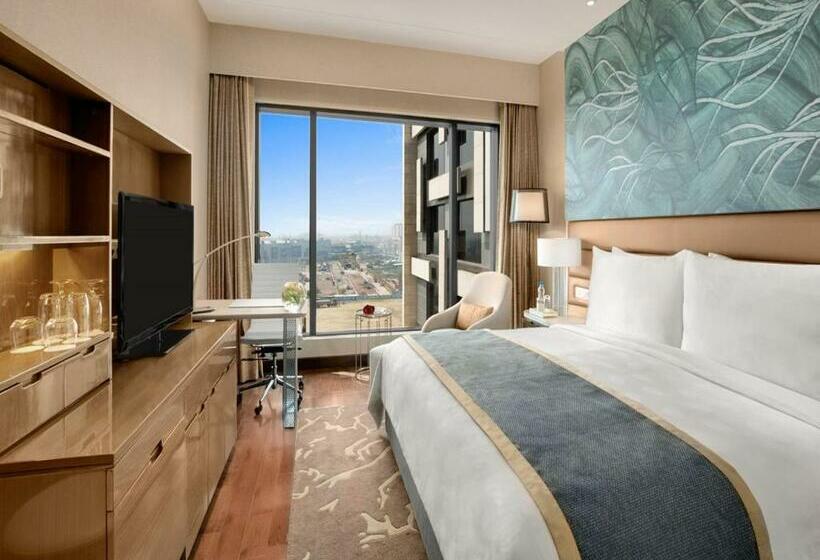 اتاق پرمیوم, The Leela Ambience Convention Hotel Delhi
