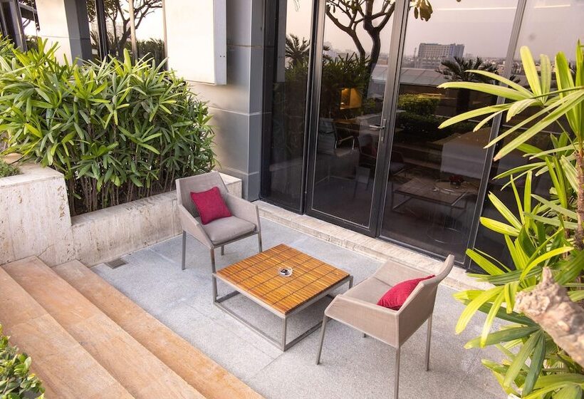 اتاق کلاب, The Leela Ambience Convention Hotel Delhi