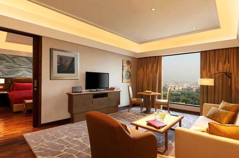 سوییت لوکس, The Leela Ambience Convention Hotel Delhi