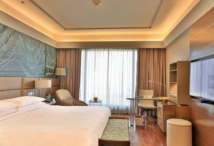 اتاق پرمیوم, The Leela Ambience Convention Hotel Delhi