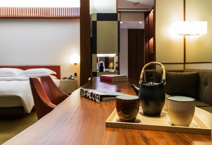 Номер Deluxe Кровать Кинг, Andaz Tokyo   A Concept By Hyatt