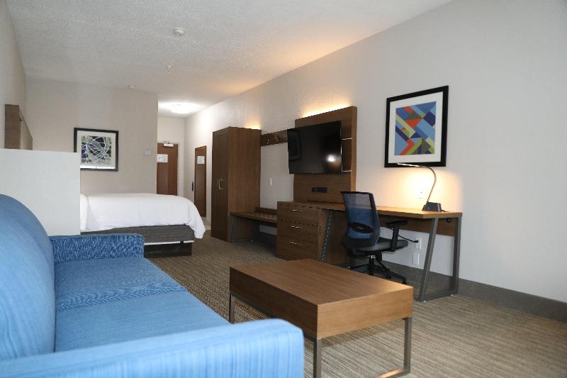带大床的套房, Holiday Inn Express Hotel & Suites Albuquerque Airport, An Ihg