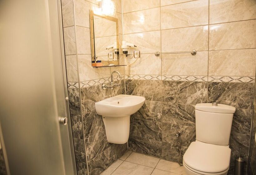 Quarto Triplo Standart, Nazar
