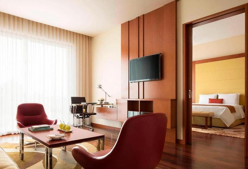 Люкс Повышенной Комфортности, Courtyard By Marriott Kochi Airport