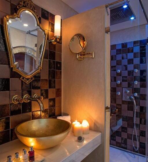 Полулюкс, Moni Emvasis Luxury Suites