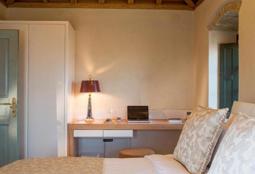 Полулюкс, Moni Emvasis Luxury Suites