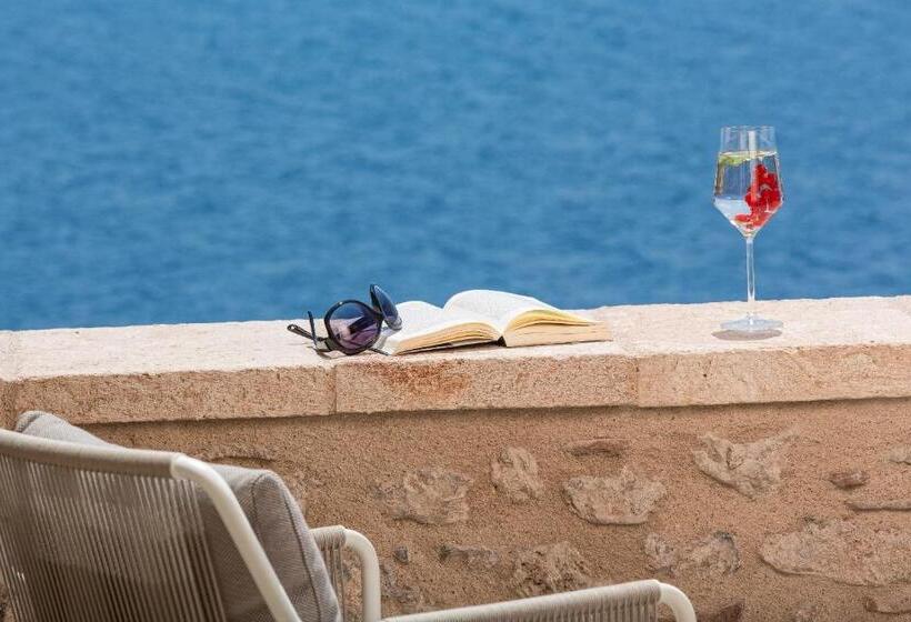 Люкс Повышенной Комфортности, Moni Emvasis Luxury Suites