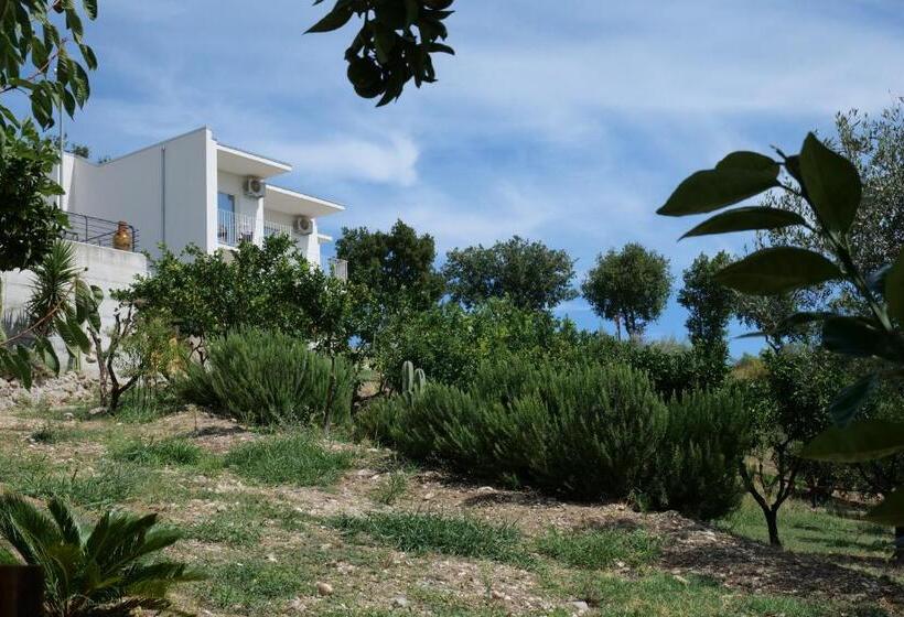 غرفة قياسية مطلّة علي البحر مزوَّدة بشُرفة, Villa Caravaggio Comfort E Relax
