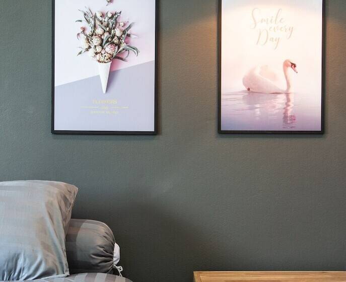 اتاق لوکس, Is Am Are Stay Boutique