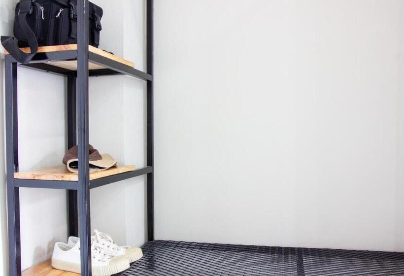 اتاق لوکس, Is Am Are Stay Boutique