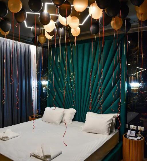 سوئیت با وان آب گرم, Rose Boutique
