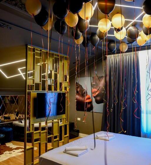 جناح مزود بجاكوزى, Rose Boutique
