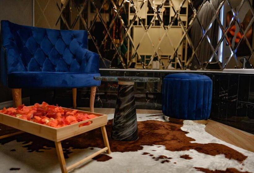 جناح مزود بجاكوزى, Rose Boutique