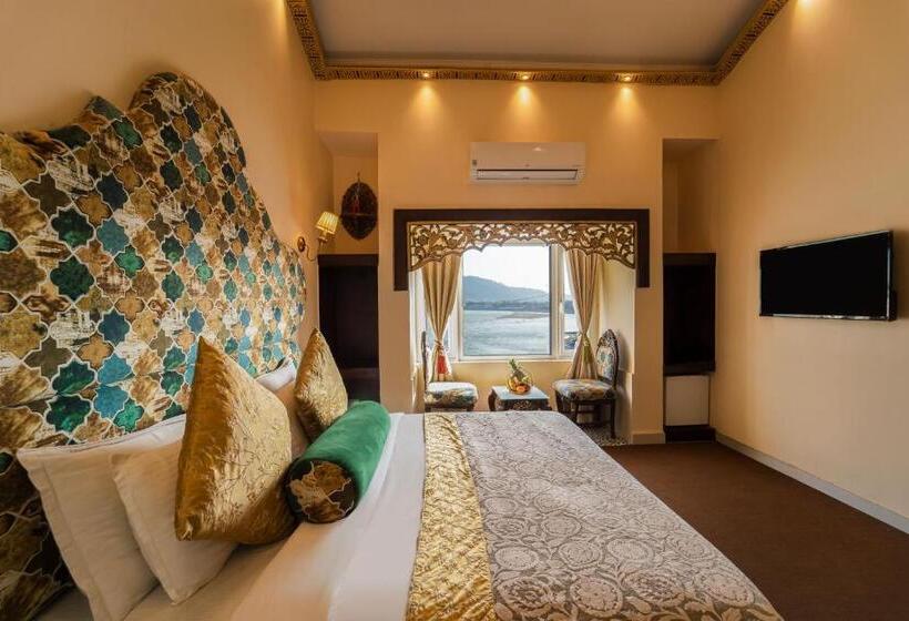 패밀리 스위트, The Neeraj Ganga Heritage Palace