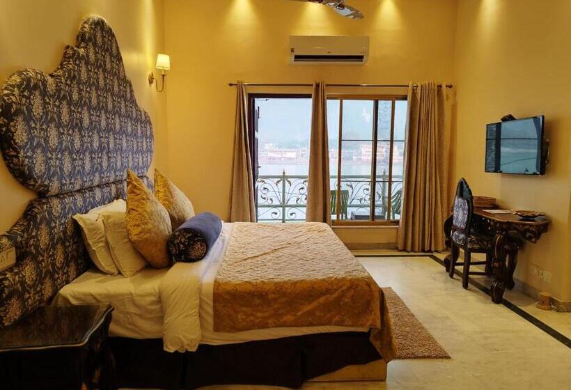 جناح عائلي, The Neeraj Ganga Heritage Palace