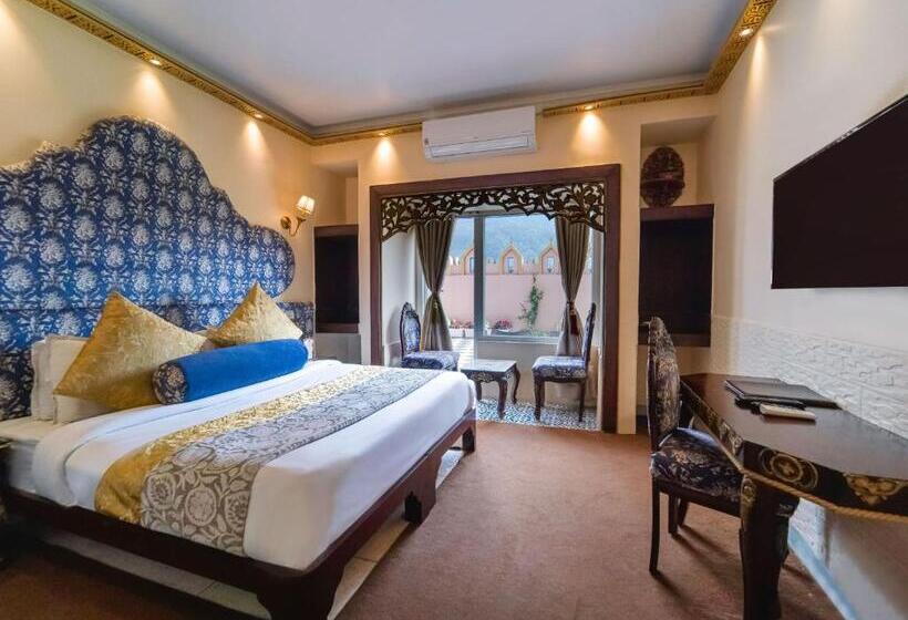 غرفة ديلوكس, The Neeraj Ganga Heritage Palace