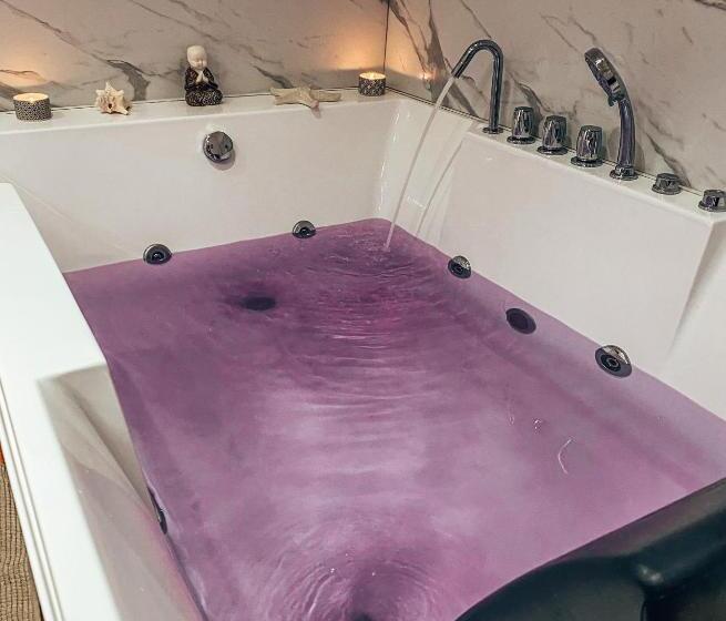 Quarto Estandar com Hidromassagem, La Villa Saint Val