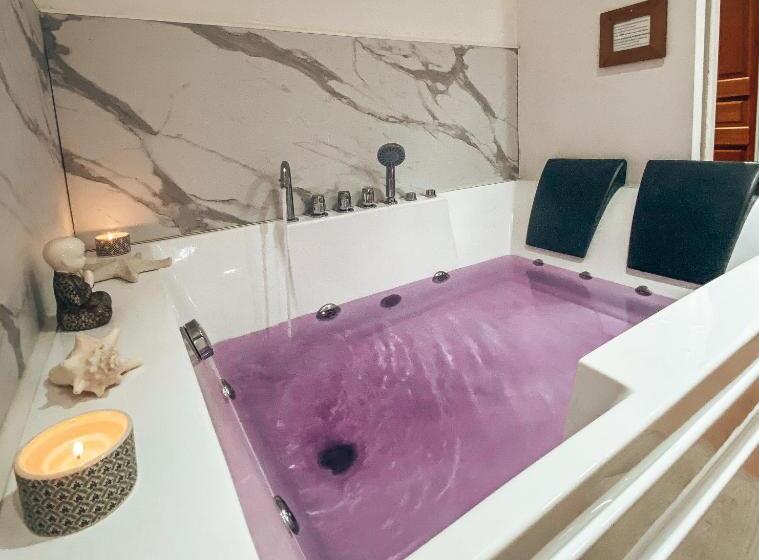 Quarto Estandar com Hidromassagem, La Villa Saint Val