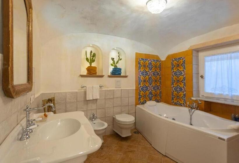 سوئیت با تخت بزرگ, Villa De Cillis Carafa