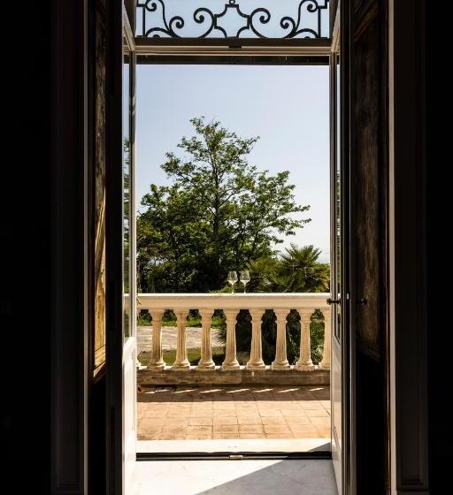 سوییت جونیور لوکس, Villa De Cillis Carafa