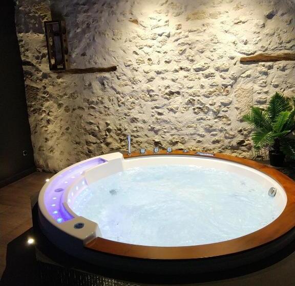 带按摩浴盆的套房, Love Suites & Spa Le Chai Avec Lit Rond