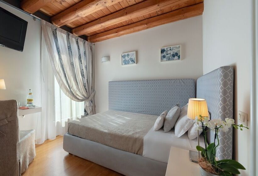 اتاق استاندارد یک نفره, Rovere