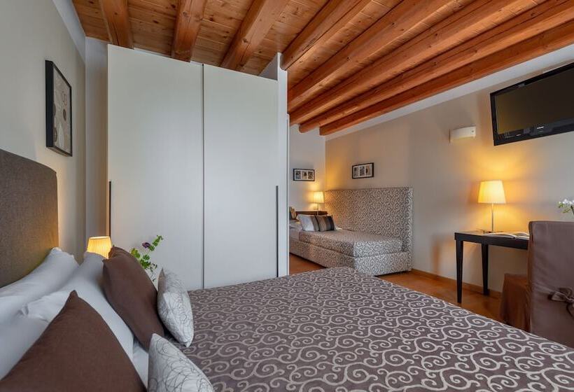 اتاق استاندارد سه نفره, Rovere