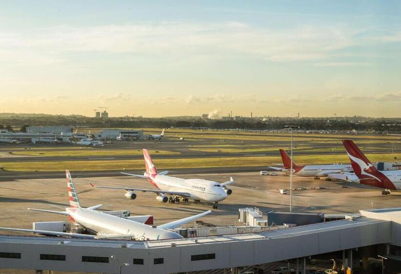 Номер Deluxe Кровать Кинг, Rydges Sydney Airport