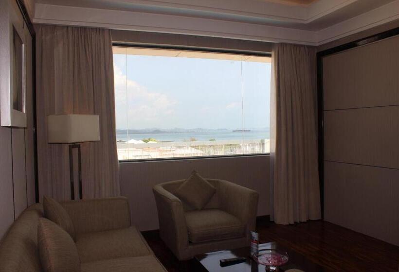 Президентский Люкс, Swiss Belhotel Harbour Bay