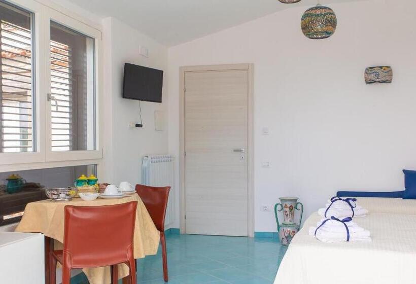 اتاق لوکس با بالکن و چشم‌انداز دریا, Villa Fontana Limite