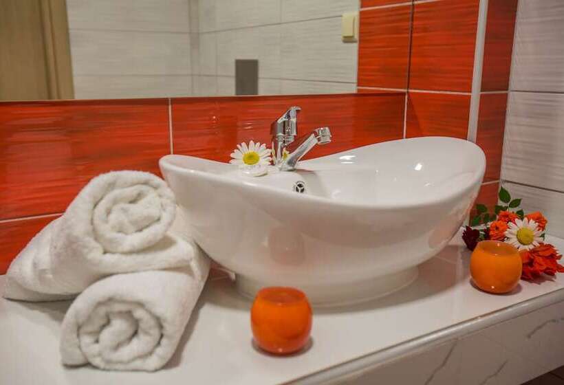 استودیوی استاندارد, Kozanos Hotel & Suites