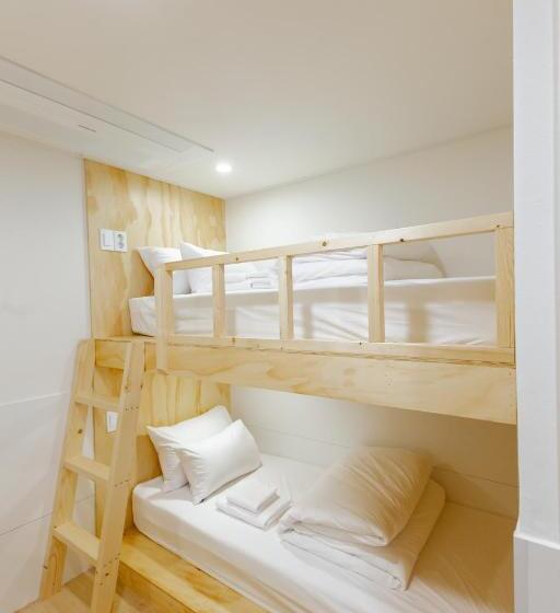 ルームシェアのワンベッド, Seoulite Inn Myeongdong Formerly   Step Inn Myeongdong 2
