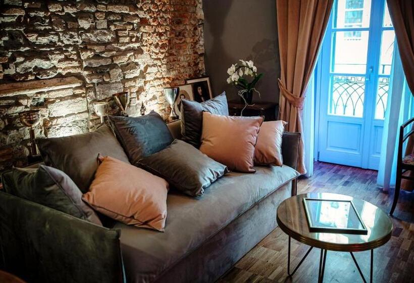 سوییت لوکس, Vitrum   Como Luxury Suites